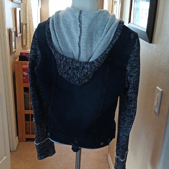 Black Denim Jacket with Gray Knit Sleeves And Removable Hood Size Medium - Picture 3 of 8